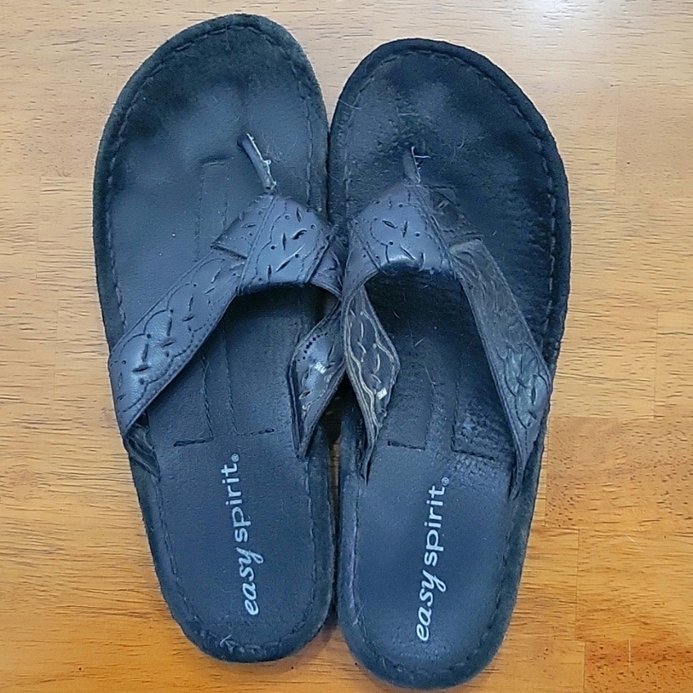 Easy Spirit flip flop